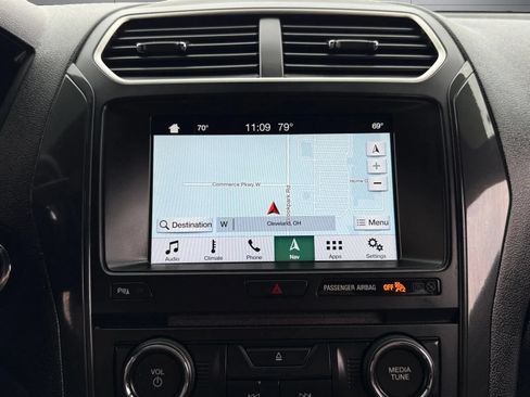 Used 2017 Ford Explorer XLT w/ Equipment Group 202A AWD/4WD image 34