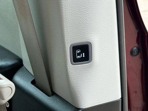 Used 2020 Chrysler Pacifica Limited image 30