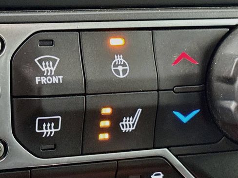 Used 2018 Jeep Wrangler Unlimited Sahara AWD/4WD image 23