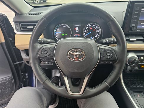 Certified 2022 Toyota RAV4 XLE Premium image 18