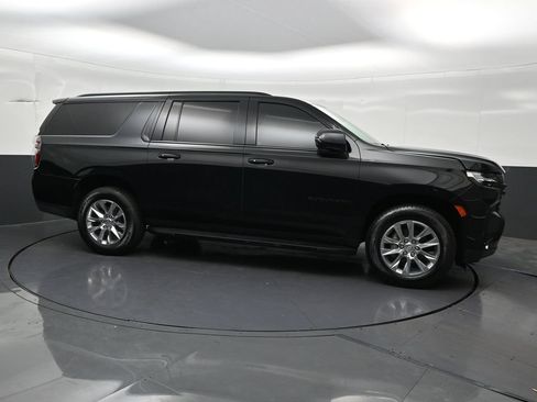 Used 2024 Chevrolet Suburban RST w/ Luxury Package RWD image 7