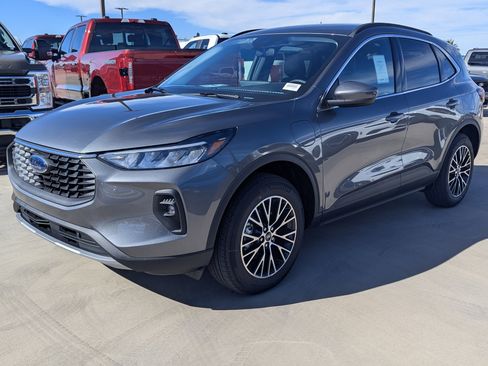 New 2026 Ford Escape SE w/ Class II Trailer Tow Package image 5