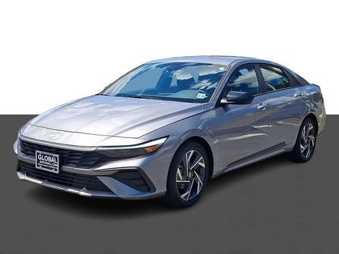 Used 2025 Hyundai Elantra Sport w/ Cargo Package FWD image 3