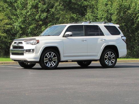 Used 2015 Toyota 4Runner Limited AWD/4WD image 3