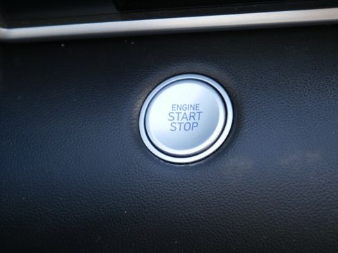 Used 2023 Hyundai Elantra SEL image 29