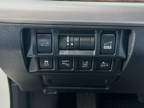 Used 2018 Subaru Outback 3.6R Limited AWD/4WD image 17