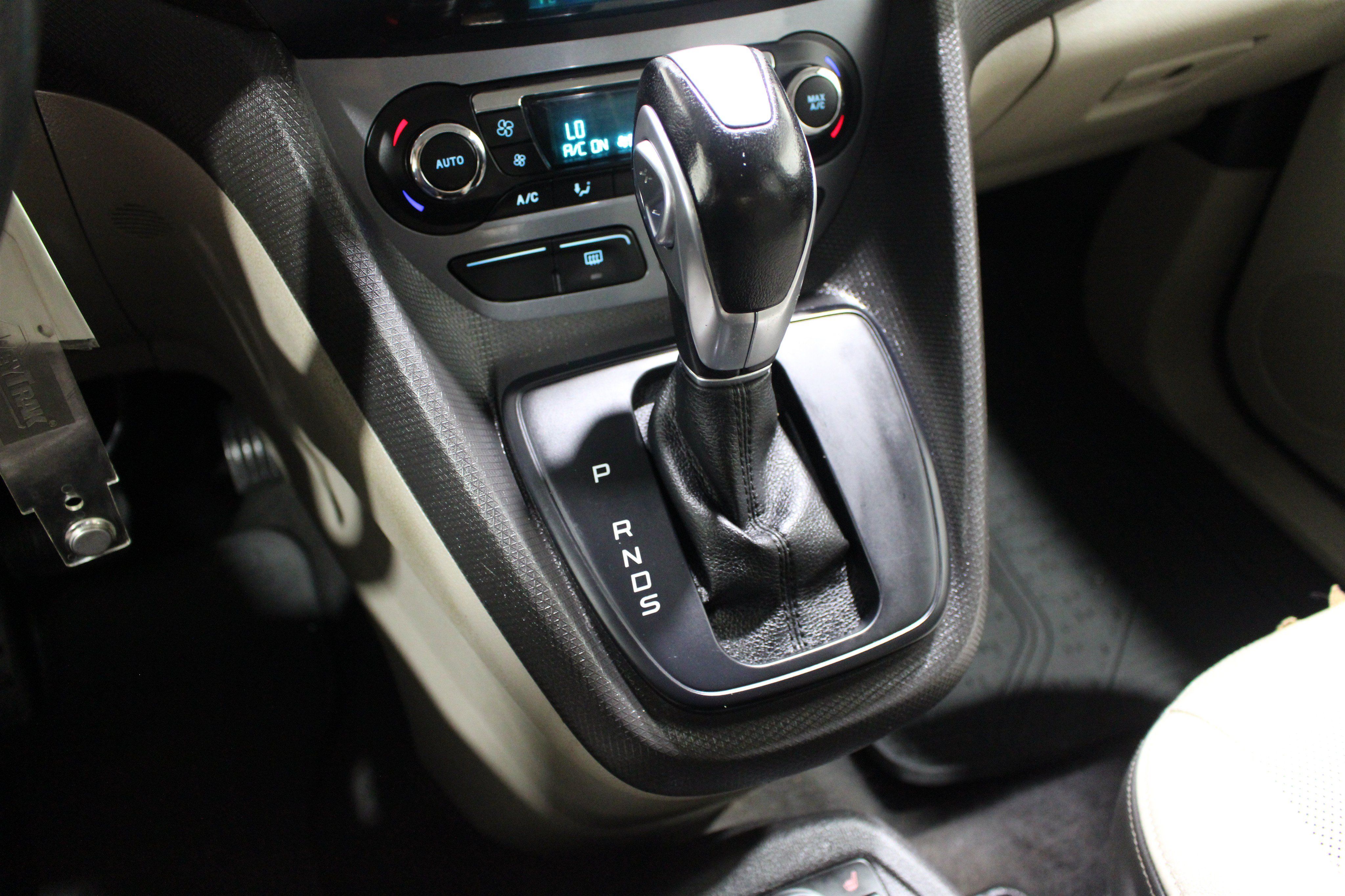 Used 2014 Ford Transit Connect Titanium FWD image 18