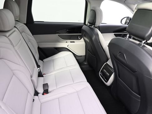 New 2026 Lincoln Nautilus Reserve AWD/4WD image 18