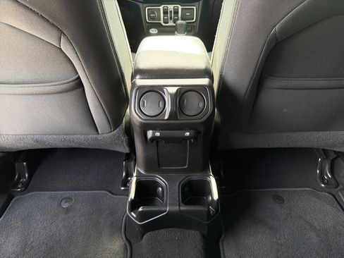 Used 2020 Jeep Wrangler Unlimited Sport image 32