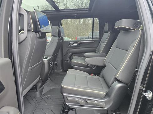 New 2026 Chevrolet Suburban Premier image 11