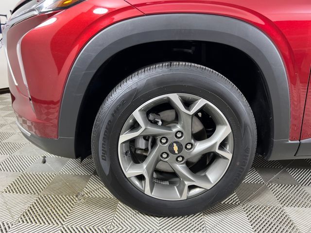 Used 2025 Chevrolet Trax LT w/ LT Convenience Package FWD image 24