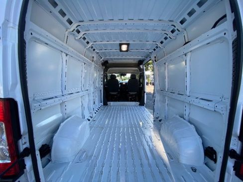 Used 2026 RAM ProMaster 2500 w/ Convenience Group FWD image 9