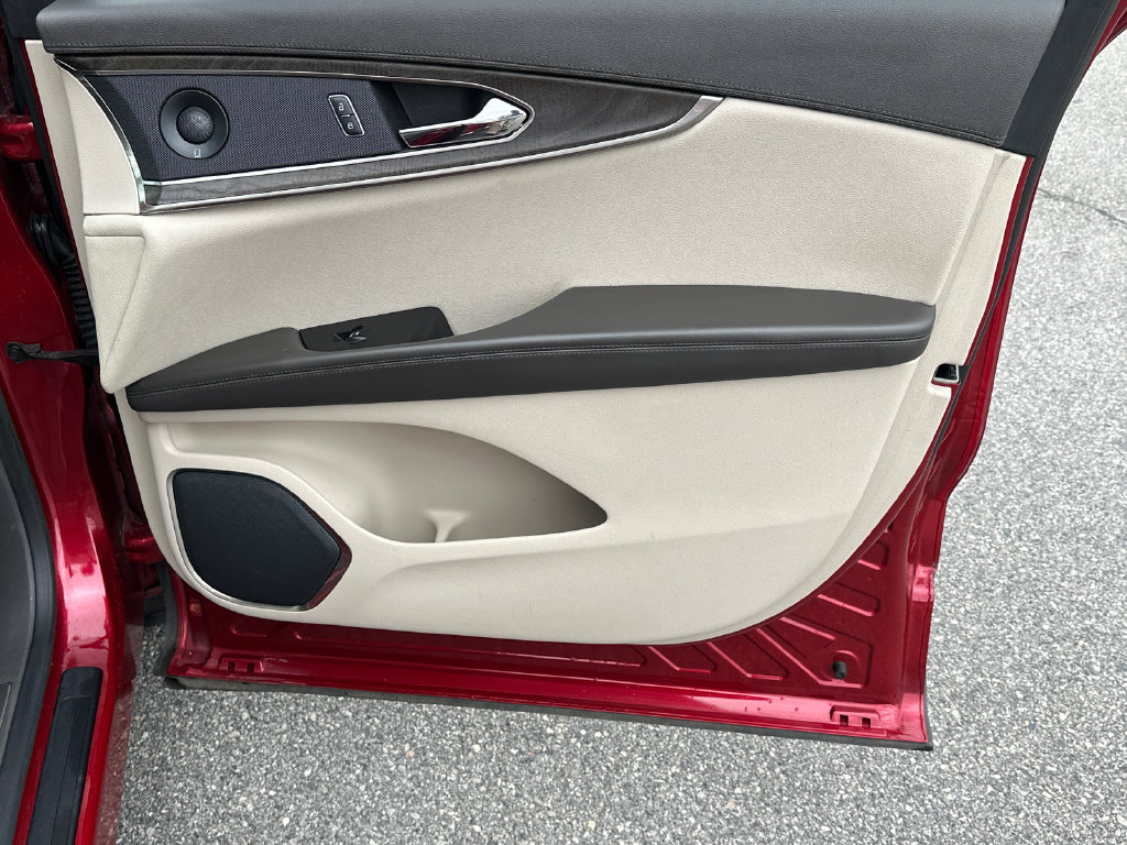 Used 2020 Lincoln Nautilus Reserve FWD image 14