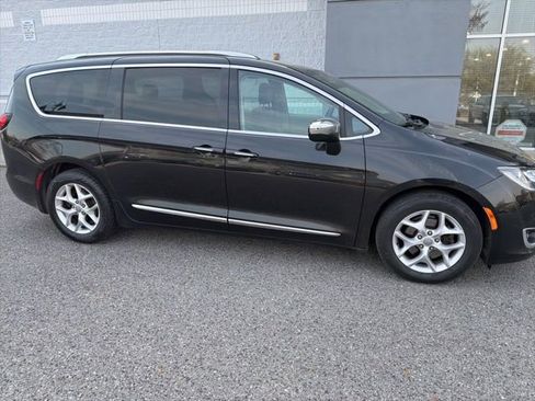Used 2020 Chrysler Pacifica Limited image 9