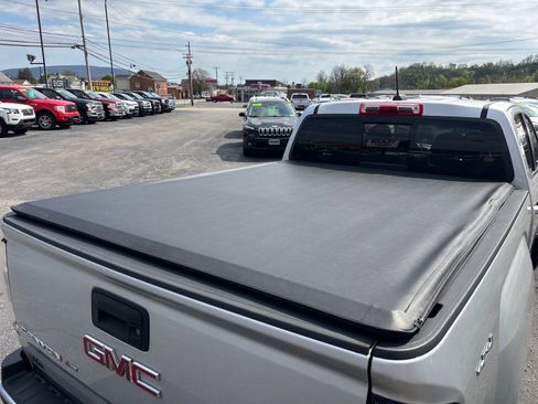 Used 2019 GMC Canyon SLE w/ Driver Alert Package AWD/4WD image 11