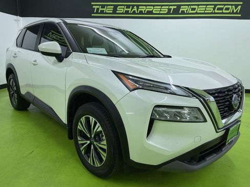 Used 2023 Nissan Rogue SV image 2