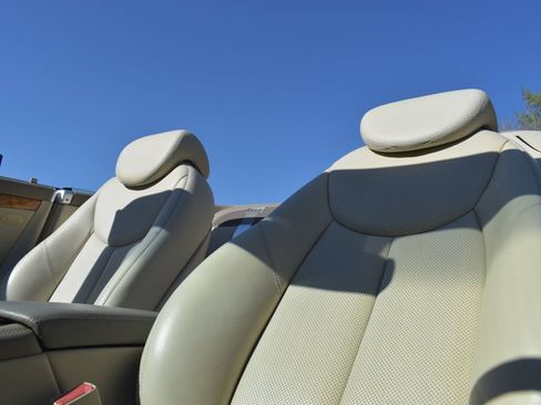 Used 2004 Mercedes-Benz SL 500 w/ Comfort Pkg image 2