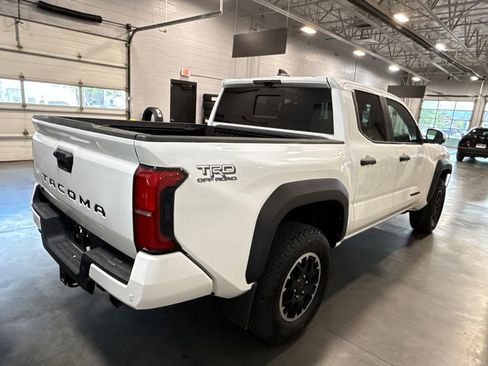 Used 2024 Toyota Tacoma TRD Off-Road w/ TRD Off Road Premium Package AWD/4WD image 4