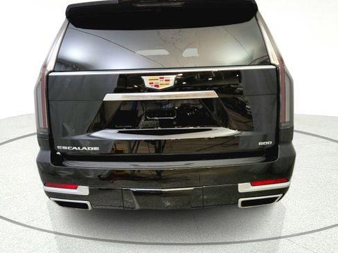 Used 2026 Cadillac Escalade Luxury w/ LPO, Floor Liner Package AWD/4WD image 6