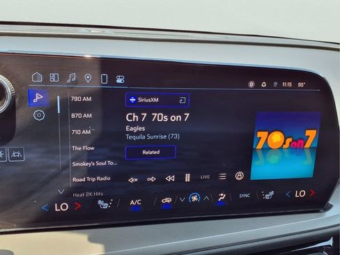 Used 2025 Chevrolet Traverse LT w/ Driver Confidence Package FWD image 10