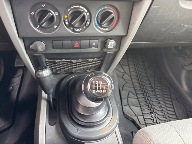 Used 2009 Jeep Wrangler Sahara w/ Dual Top Group AWD/4WD image 11