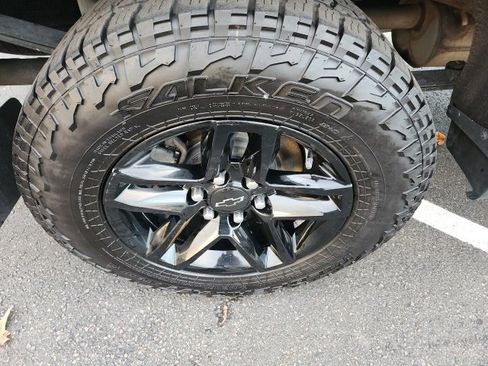 Used 2019 Chevrolet Silverado 1500 LT Trail Boss image 15