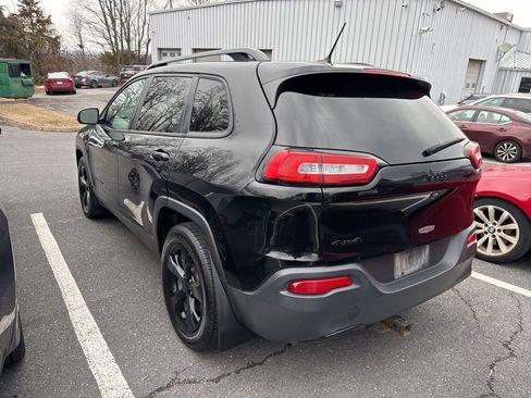 Used 2018 Jeep Cherokee Latitude w/ Altitude Package AWD/4WD image 3