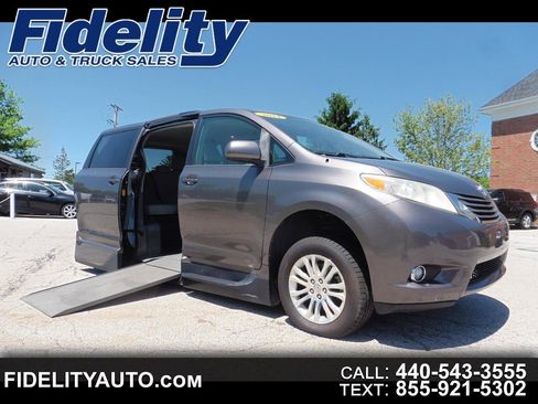 Used 2014 Toyota Sienna XLE FWD image 1