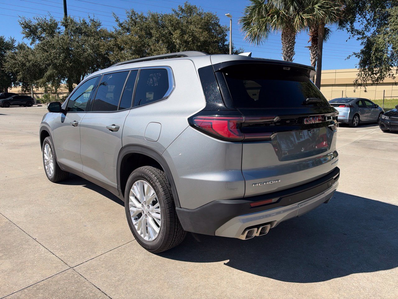 Certified 2026 GMC Acadia Elevation w/ Elevation Premium Package FWD image 3