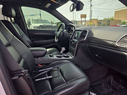 Used 2018 Jeep Grand Cherokee Limited AWD/4WD image 13