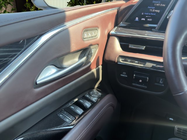 Used 2024 Cadillac Escalade ESV V w/ LPO, ONYX Package AWD/4WD image 25