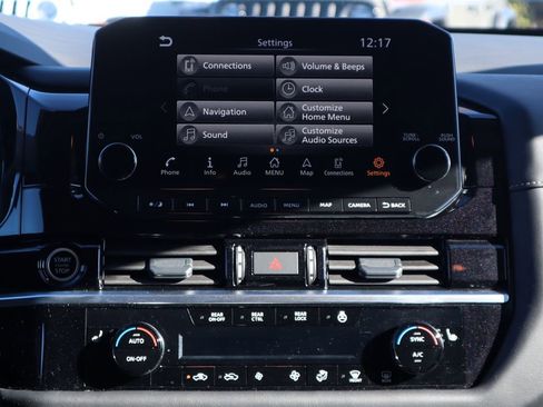 Used 2024 Nissan Pathfinder SL image 15