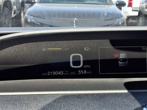 Used 2016 Toyota Prius Three Touring w/ Preferred Accessory Package FWD image 13