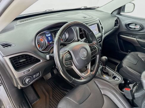 Used 2021 Jeep Cherokee Latitude Lux w/ Mopar Interior Package AWD/4WD image 10