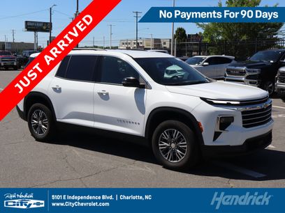 Used 2025 Chevrolet Traverse LT
