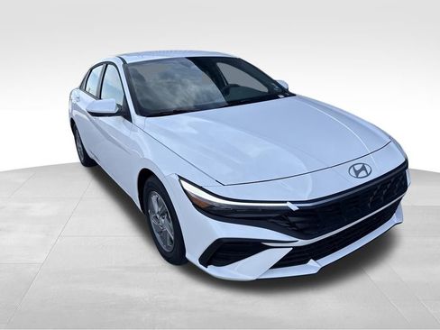 New 2026 Hyundai Elantra SE image 4