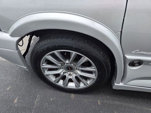 Used 2019 GMC Savana 2500 Explorer Limited SE w/ Enhanced Convenience Package image 10