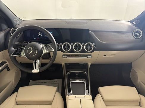 Used 2025 Mercedes-Benz GLA 250 4MATIC image 13