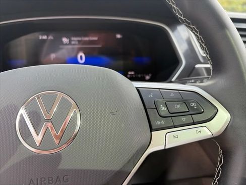 Used 2024 Volkswagen Tiguan SE AWD/4WD image 25
