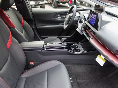 New 2026 Toyota Prius Plug-In Hybrid FWD image 18