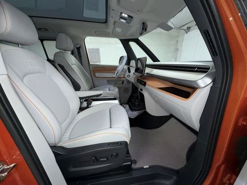 Used 2025 Volkswagen ID. Buzz 1st Edition image 11