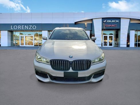 Used 2017 BMW 750i RWD image 2