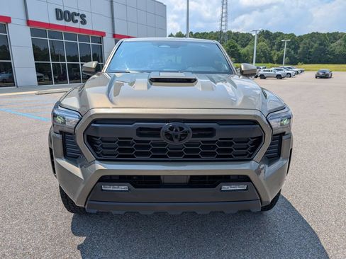 Used 2025 Toyota Tacoma TRD Sport w/ TRD Sport Upgrade Package AWD/4WD image 8