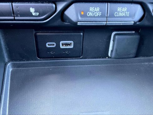 Used 2024 Chevrolet Tahoe LT AWD/4WD image 17