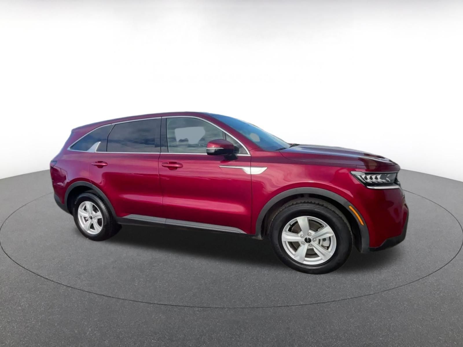 Used 2023 Kia Sorento LX FWD image 2