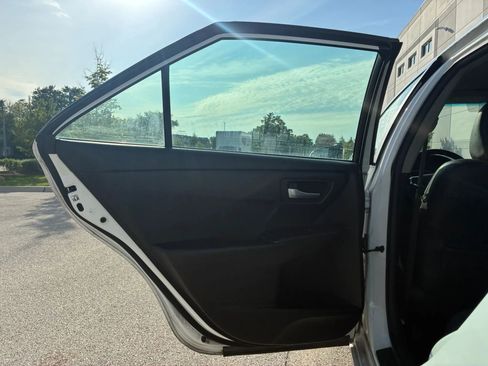Used 2017 Toyota Camry SE FWD image 14