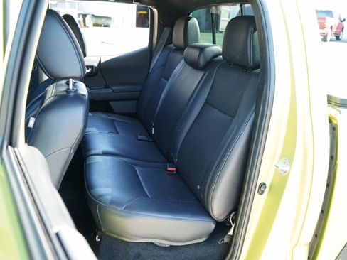 Used 2023 Toyota Tacoma TRD Off-Road w/ TRD Premium Off Road Package image 35