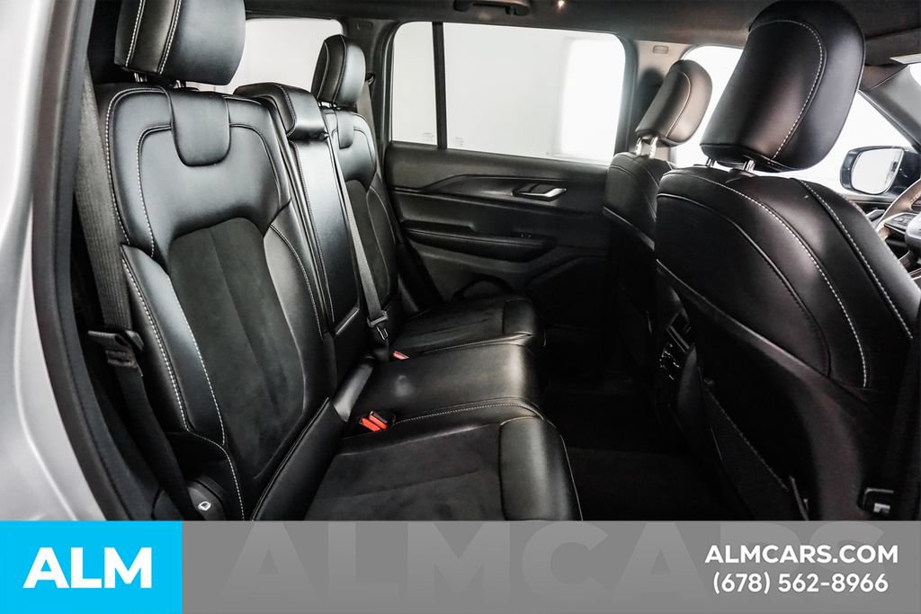 Used 2025 Jeep Grand Cherokee Altitude AWD/4WD image 20