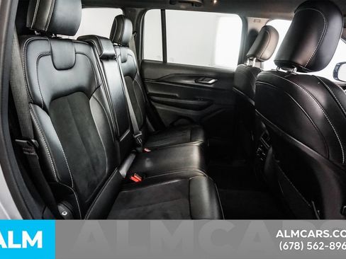 Used 2025 Jeep Grand Cherokee Altitude AWD/4WD image 20