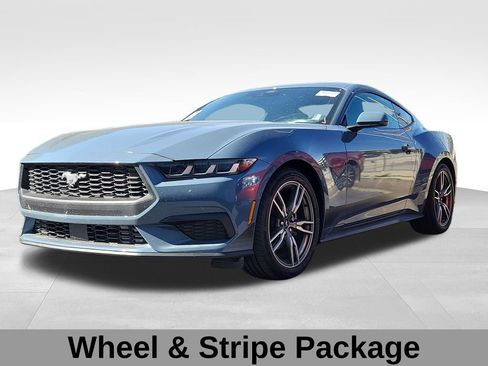 Used 2025 Ford Mustang Premium RWD image 5
